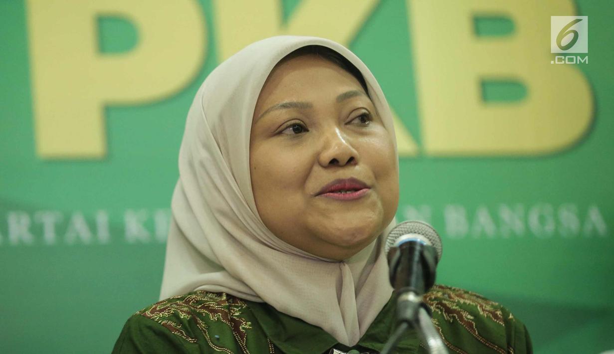 Calon wakil Gubernur Jawa Tengah Ida Fauziah memberikan paparan visi dan misi saat hadir deklarasikan dukungannya kepada pasangan Bakal Cagub dan Cawagub Jawa Tengah, Sudirman Said dan Ida Fauziah di Jakarta,Ê Selasa (9/1). (Liputan6.com/Faizal Fanani)