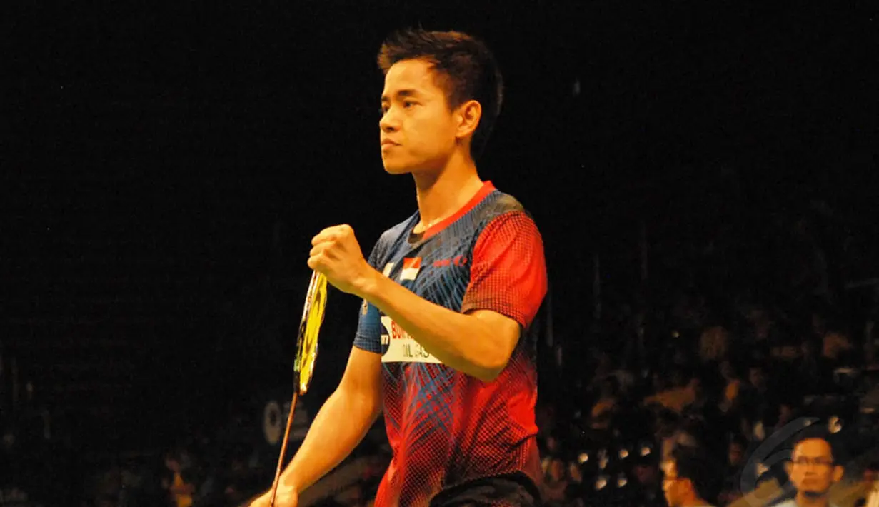 Simon Santoso berhasil mengalahkan pemain asal Jerman, Marc Zwiebler dalam permainan yang berlangsung selama tiga set di Istora Senayan, Jakarta, Rabu (17/6/14). (Liputan6.com/Miftahul Hayat)