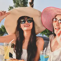 Liburan itu hak kita bersama./Copyright shutterstock.com