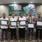 Legenda Persebaya Surabaya Sugiantoro (kedua dari kanan). (Liputan6.com/Dimas Angga P)