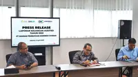 Direktur Utama Askrindo Syariah Kokok Alun didampingi Direktur Keuangan Subagio Istiarno dan Direktur Pemasaran Aviantono Yudihariadi memberikan keterangan pers, Kamis 6 April 2023.