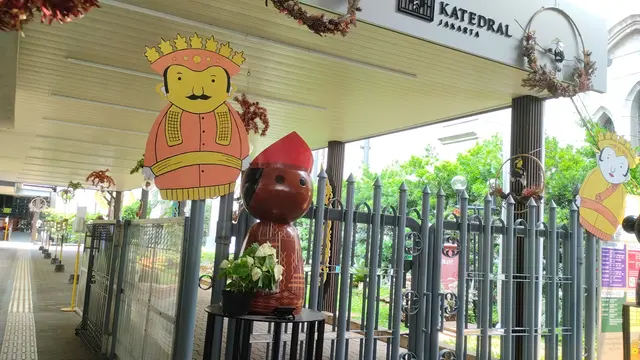Ornamen khas Betawi menghiasi Gereja Katedral jelang Malam Misa Natal dan Misa Hari Raya Natal 2023.