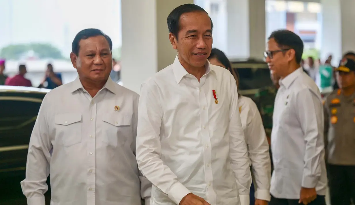 Presiden RI Joko Widodo (Jokowi) bersiap meresmikan Rumah Sakit Pusat Pertahanan Negara (RS PPN) Panglima Besar Soedirman. (BAY ISMOYO/AFP)