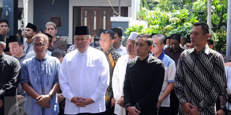 20160708-SBY Beri Penghormatan Terakhir pada Jenazah Husni Kamil Manik-Jakarta