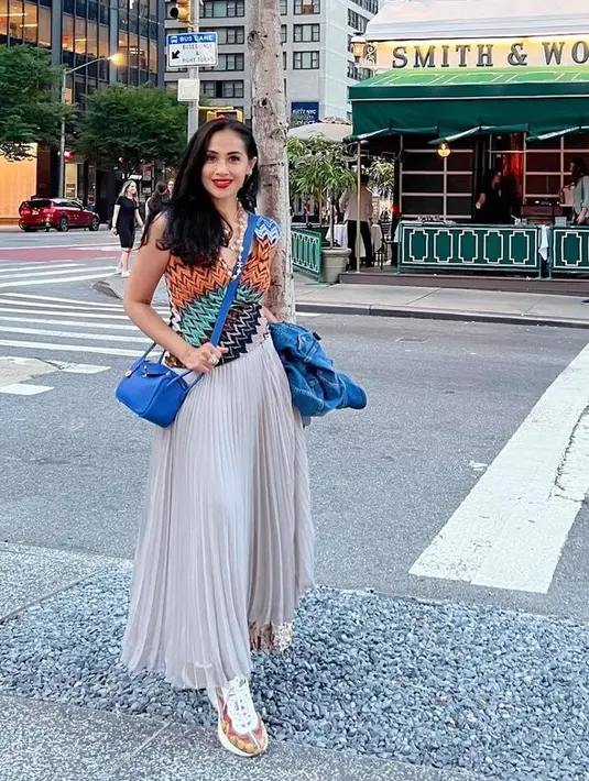 <p>Nama Diah makin dikenal publik saat bermain di film Lupus V pada 1991. Setelah itu, Diah memperoleh kepopuleran lewat film Si Manis Jembatan Ancol pada 1994. [Foto: instagram.com/dps_diahpermatasari]</p>