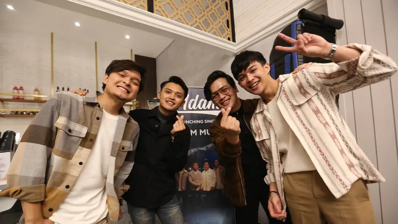 Grup musik Adam mengeluarkan single Hijrah Cintaku