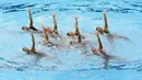 Tim renang indah Indonesia beraksi di nomor Team Technical & Free Routine SEA Games 2015. (Bola.com/Arief Bagus)