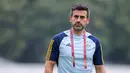 Pelatih kepala Timnas Spanyol U-17, Jose Maria Lana saat latihan resmi menjelang laga perempat final Piala Dunia U-17 2023 melawan Timnas Jerman U-17 yang berlangsung di Stadion Madya, Senayan, Jakarta, Kamis (23/11/2023). (Bola.com/Bagaskara Lazuardi)