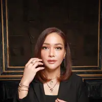 Melihat keindahan perhiasan dari Lotus Gold, terinspirasi dari serat tambang yang indah.