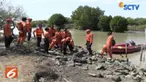 Petugas yang menyisir titik lokasi pertama kali korban menceburkan diri belum menemukan adanya tanda-tanda tubuh korban.