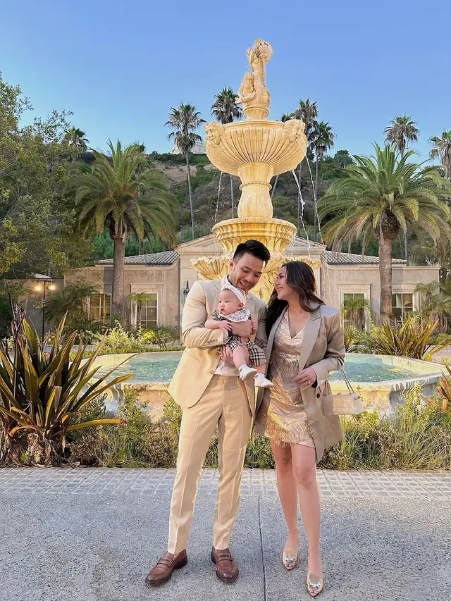 5 Gaya Glamor Keluarga Kecil Jessica Mila Hadiri Pernikahan Anak Hary Tanoesoedibjo di Amerika