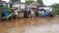 Banjir di Kampung Pulo, Jakarta Timur kali ini merupakan yang tertinggi selama 2016. (Liputan6.com/Nafiysul Qodar)