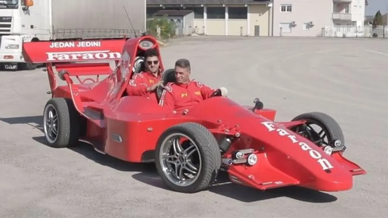 Modifikasi Mobil F1 Miso Kuzmanovanic