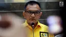 Sekjen Partai Golkar Lodewijk Friedrich Paulus memberi keterangan terkait Kadernya, Jakarta, Rabu (3/10). Golkar memberi sanksi pemecatan kepada empat kadernya yang mendeklarasikan dukungan ke Prabowo-Sandi. (Liputan6.com/Johan Tallo)