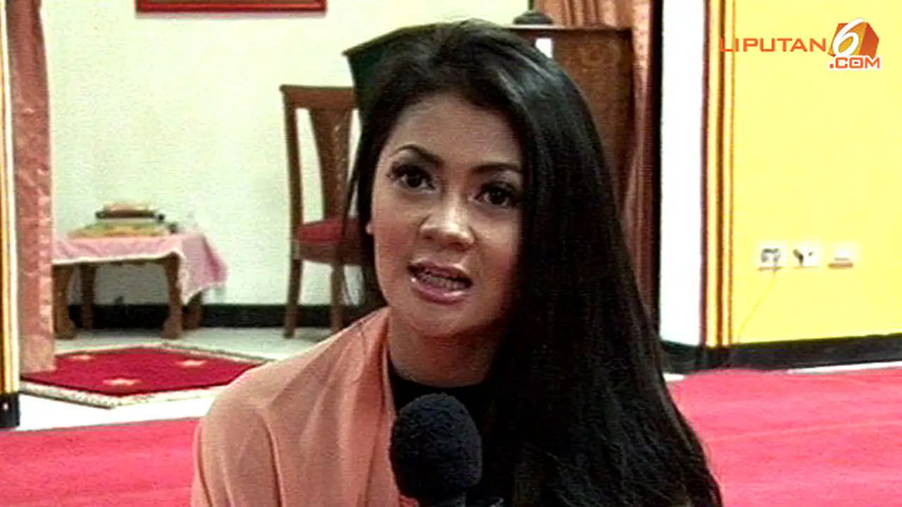 indah-dewi-130730b.jpg
