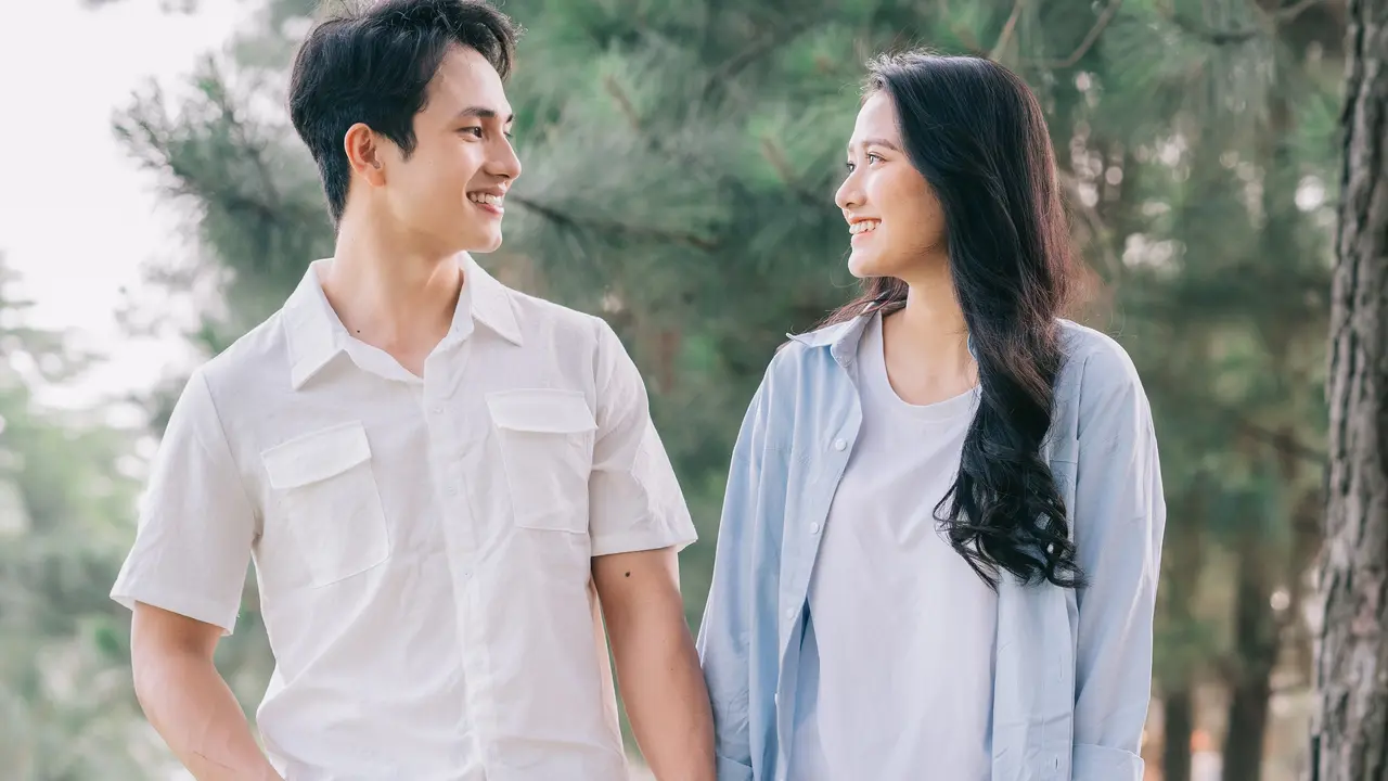 perempuan dan pasangan pinus 2