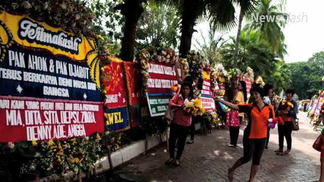 Ribuan orang yang mengantre ingin mengabadikan kenangan bersama pria asal Bangka Belitung Basuki Tjahaja Purnama Purnama
