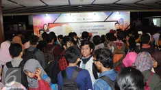 Sejumlah mahasiswa memadati Graha Shaba untuk mendaftarkan diri menjadi peserta dalam Emtek Goes to Campus (EGTC) 2016 di Universitas Gadja Mada, Yogyakarta, Rabu (2/10). (Liputan6.com/Helmi Affandi)