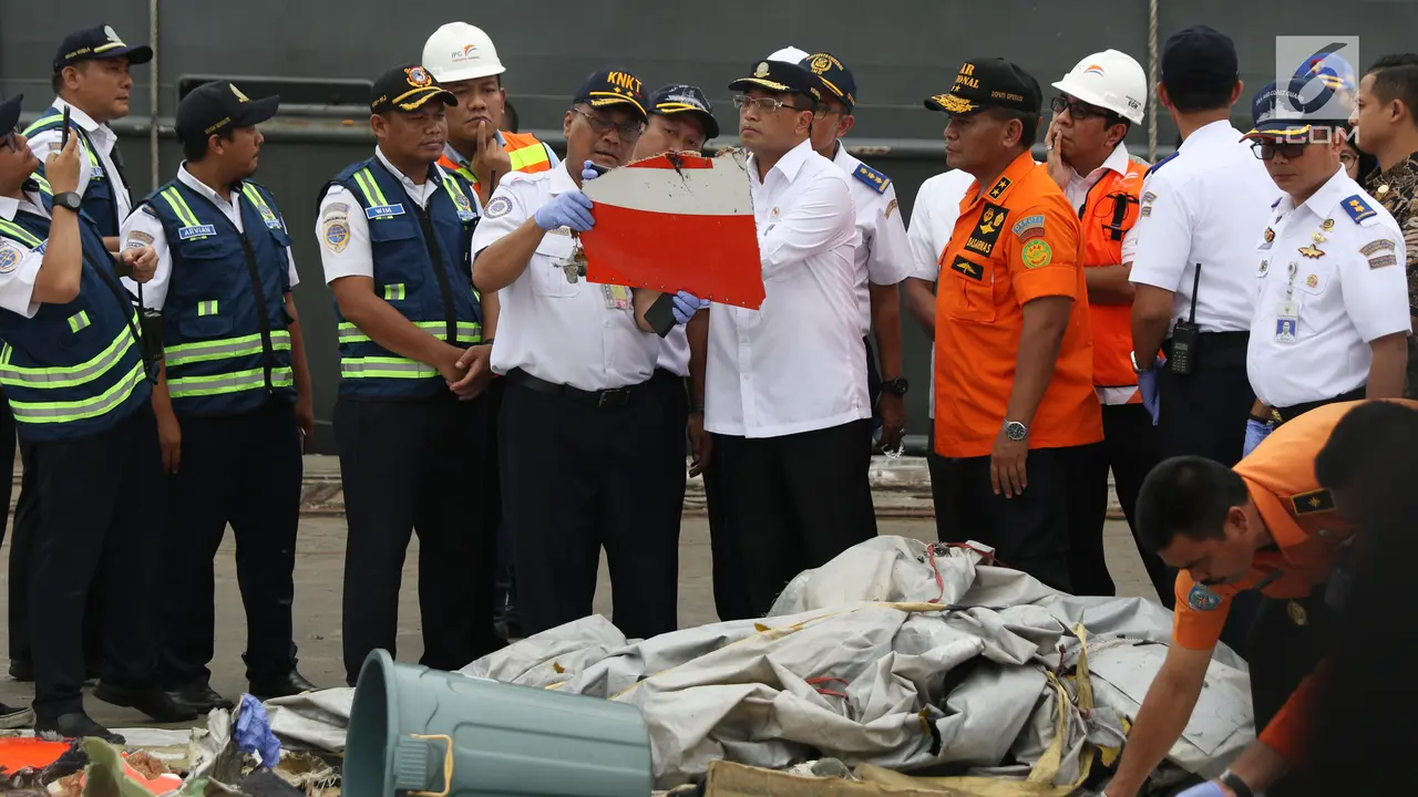 Menhub Tinjau Identifikasi Barang Temuan dan Serpihan JT 610