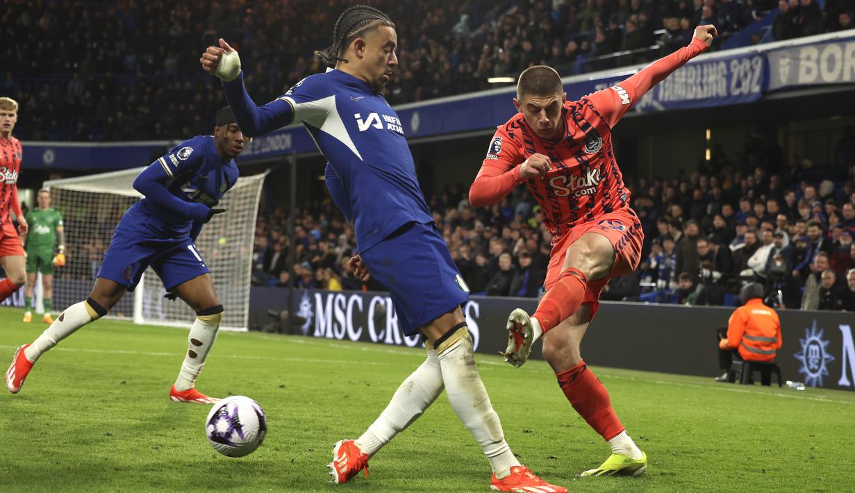 Sedangkan, Everton ada di urutan ke-16 dengan 27 poin dan masih berada dalam ancaman degradasi. (AP Photo/Ian Walton)