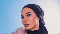 Gaya hijab Daniella Kharisma. (Liputan6.com/IG/daniellakharishma)