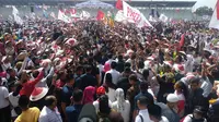 Massa mendatangi Kampanye Jokowi-Ma'ruf Amin dengan mengenakan caping.