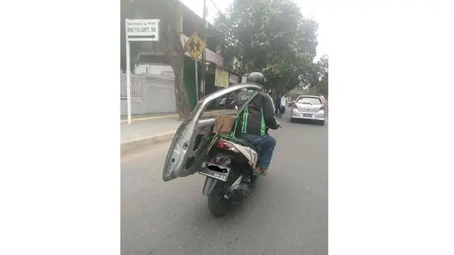 Potret 5 Driver Ojek Online Antar Barang Oversize Ini Perjuangan Banget