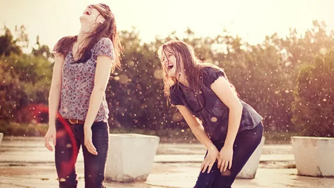 [Bintang] 4 Zodiak yang Nggak Boleh Kamu Sia-siakan Jadi Sahabat!