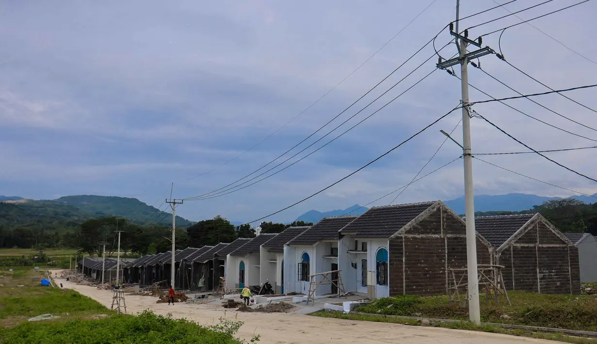 Pertumbuhan rumah subsidi didorong oleh permintaan di daerah suburban, khususnya di Jawa Barat, Jawa Timur, dan Sumatra. Tampak dalam foto, suasana pembangunan perumahan subsidi di Kabupaten Bogor, Jawa Barat, Selasa (24/2/2026). (Kapanlagi.com/Budy Santoso)
