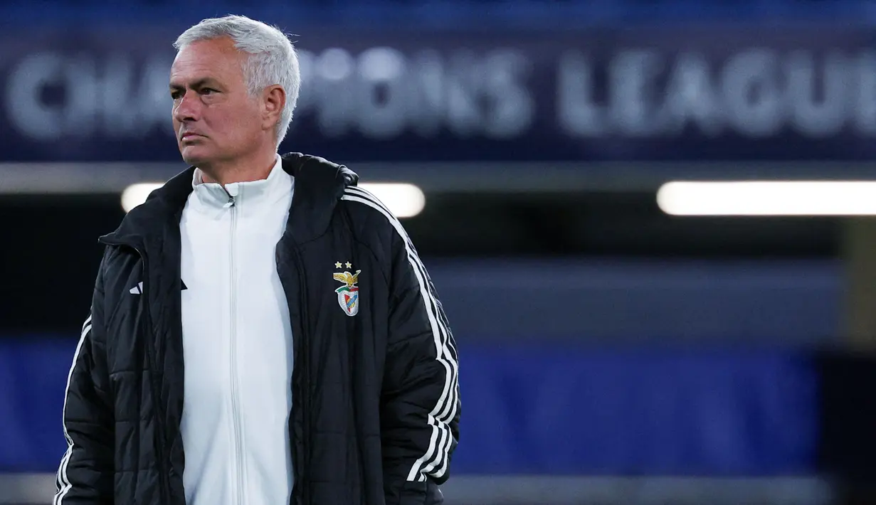 Pertandingan yang mempertemukan Chelsea vs Benfica di kancah Liga Champions akan menjadi ajang nostalgia emosional bagi Jose Mourinho yang kini menukangi Benfica. (AFP/Adrian Dennis)