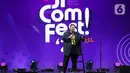 Komika Mo Sidik memeriahkan panggung Jakarta International Comedy Festival atau Jicomfest 2023 di Tennis Indoor Senayan, Jakarta, Jumat (15/12/2023). (Liputan6.com/Herman Zakharia)