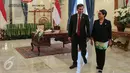 Menteri Luar Negeri Singapura Vivian Balakrishnan (kiri) bersama Menteri Luar Negeri Indonesia Retno LP Marsudi usai melakukan pertemuan di Gedung Pancasila, Jakarta, (12/1). (Liputan6.com/Faizal Fanani)