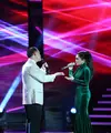 Momen sangat spesial bagi Yuni Shara bisa berduet dengan penyanyi legendaris asal Filipina, Jose Mari Chan. Kolaborasi dalam acara Golden Memories Intenational itu membawakan lagu milik Jose. (Nurwahyunan/Bintang.com)