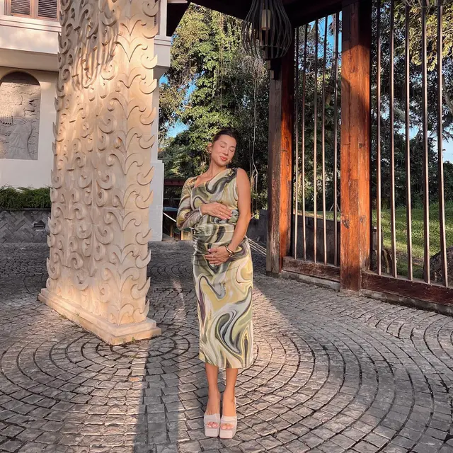 Tampil Memesona, Ini 7 Potret Maternity Shoot Jennifer Bachdim di Kehamilan ke 4