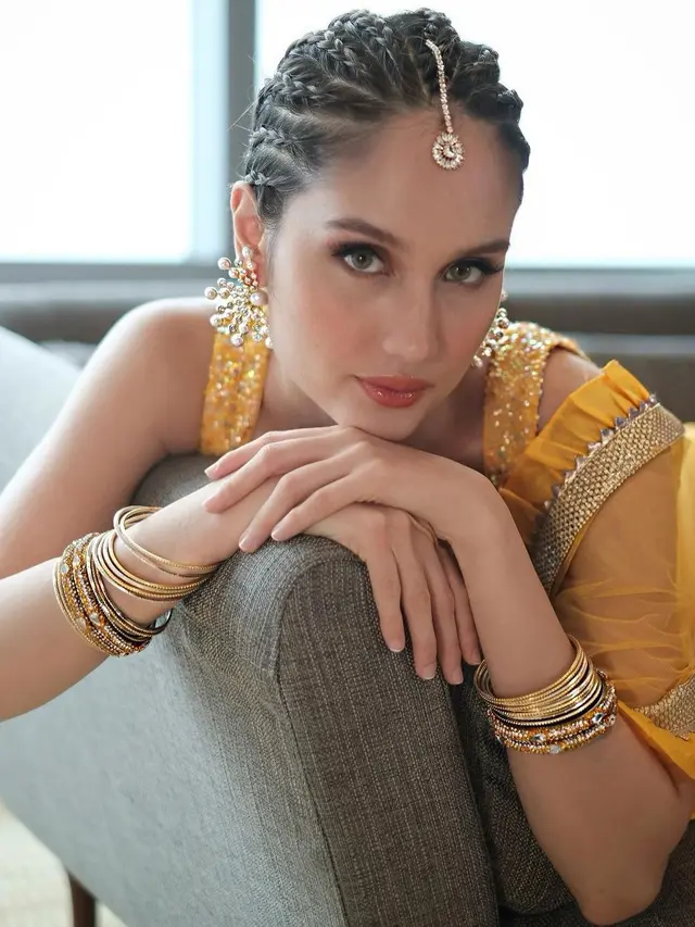 7 Gaya Cinta Laura saat Pakai Busana Ala India, Disebut Bak Aktris Bollywood