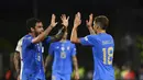 Gelandang Italia, Nicolo Barella berselebrasi dengan rekan setimnya Davide Calabria usai mencetak gol ke gawang Hungaria selama pertandingan grup A3 UEFA Nations League di stadion Dino Manuzzi di Cesena, Italia, Rabu (8/6/2022). Italia menang tipis atas Hungaria 2-1. (Massimo Paolone/LaPresse via AP)