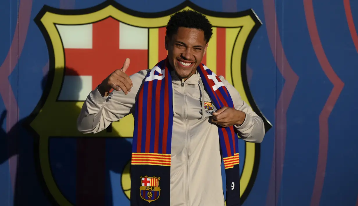 Setelah kesepakatan diselesaikan, pemain 18 tahun itu dapat melakukan debut resminya pada 5 Januari melawan Las Palmas. (Josep LAGO / AFP)