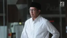 Ekspresi Menteri Agama (Menag) Lukman Hakim Saifuddin (Kemeja Putih) berjalan keluar usai menjalani pemeriksaan di Gedung KPK, Jakarta, Kamis(23/5/2019). Lukman Hakim Saifuddin diperiksa sebagai saksi untuk tersangka Anggota DPR RI nonkatif Muhammad Romahurmuziy. (merdeka.com/Dwi Narwoko)