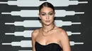 Model Gigi Hadid berpose saat tiba menghadiri Savage X Fenty Show yang Disuguhkan oleh Amazon Prime Video di Brooklyn, New York (10/9/2019). Gigi Hadid tampil cantik memakai korset hitam dengan jeans biru muda. (AFP Photo/Dimitrios Kambouris)