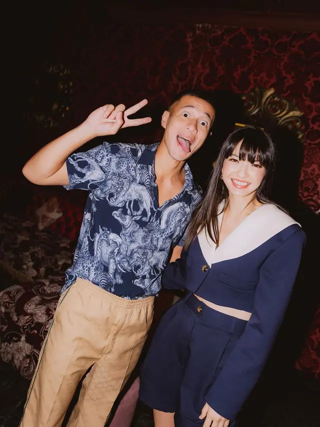 Potret Herjunot Ali yang terlihat serasi ketika berpose dengan Raline Shah