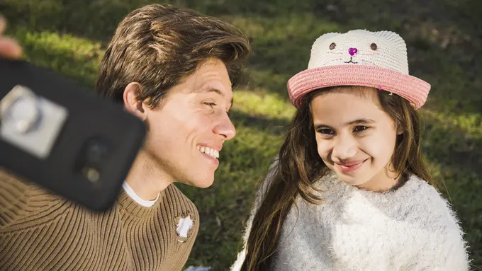 Dampak Negatif Memaksa Anak Untuk Berfoto (photo by freepik.com)