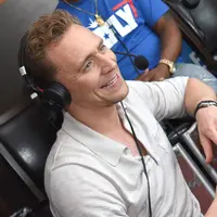 Tom Hiddleston putus dari Taylor Swift kabarnya sulit mencari wanita lain yang mampu mengisi hatiya. Namun kini dikabarkan Tom sudah memiliki kekasih baru, meski parasnya serupa dengan Taylor. (AFP/Bintang.com)