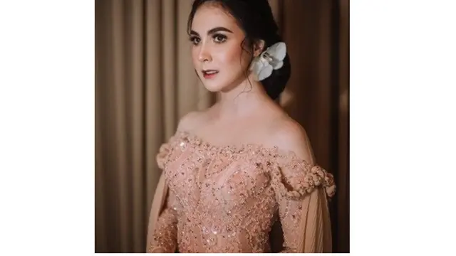 6 Potret Arumi Bachsin saat Pakai Kebaya, Anggun Banget