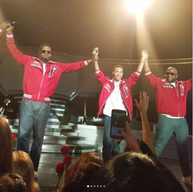 Boyz II Men saat tampil bersama peserta America's Got Talent, mendiang Dr. Brandon Rogers. (Instagram - @christiann_nicole12)