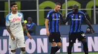 Inter Milan. Hingga pekan ke-16 Liga Italia 2022/2023, Napoli masih memimpin klasemen dengan 41 poin, hasil dari 13 kali menang, 2 kali imbang dan 1 kali kalah. Satu-satunya kekalahan Napoli diderita dari tuan rumah Inter Milan pada pekan ke-16 (4/1/2023). Saat itu Inter Milan sukses menang 1-0 melalui gol tunggal Edin Dzeko. (AFP/Isabella Bonotto)