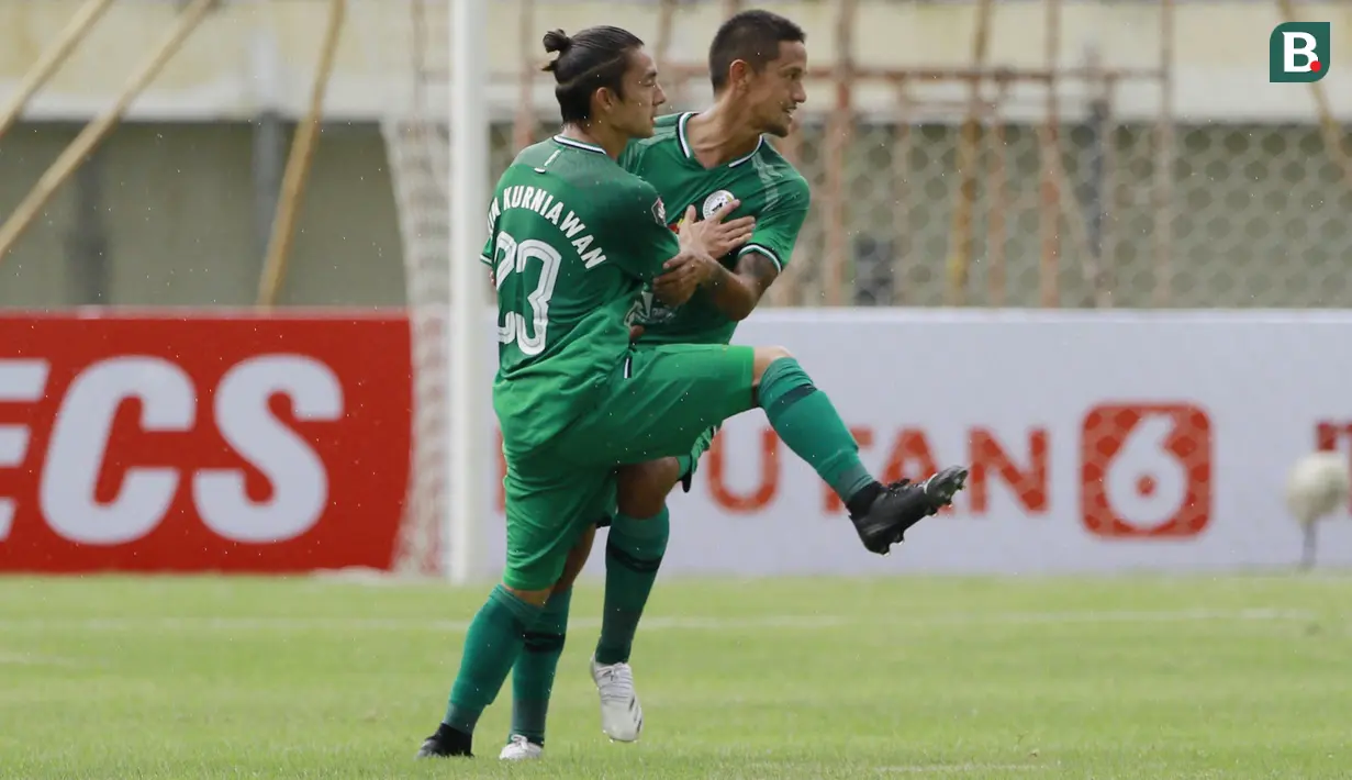 Ini merupakan kali kedua Kim dan Irfan menjadi rekan setim setelah di Persema Malang pada 2011. Tentunya, PSS berharap Kim dan Irfan akan membuat perbedaan. (Bola.com/M. Iqbal Ichsan)