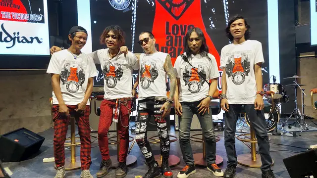 Glenn & The Vicious Boys meluncurkan album barunya yang berjudul Love and Anarchy. (Istimewa)