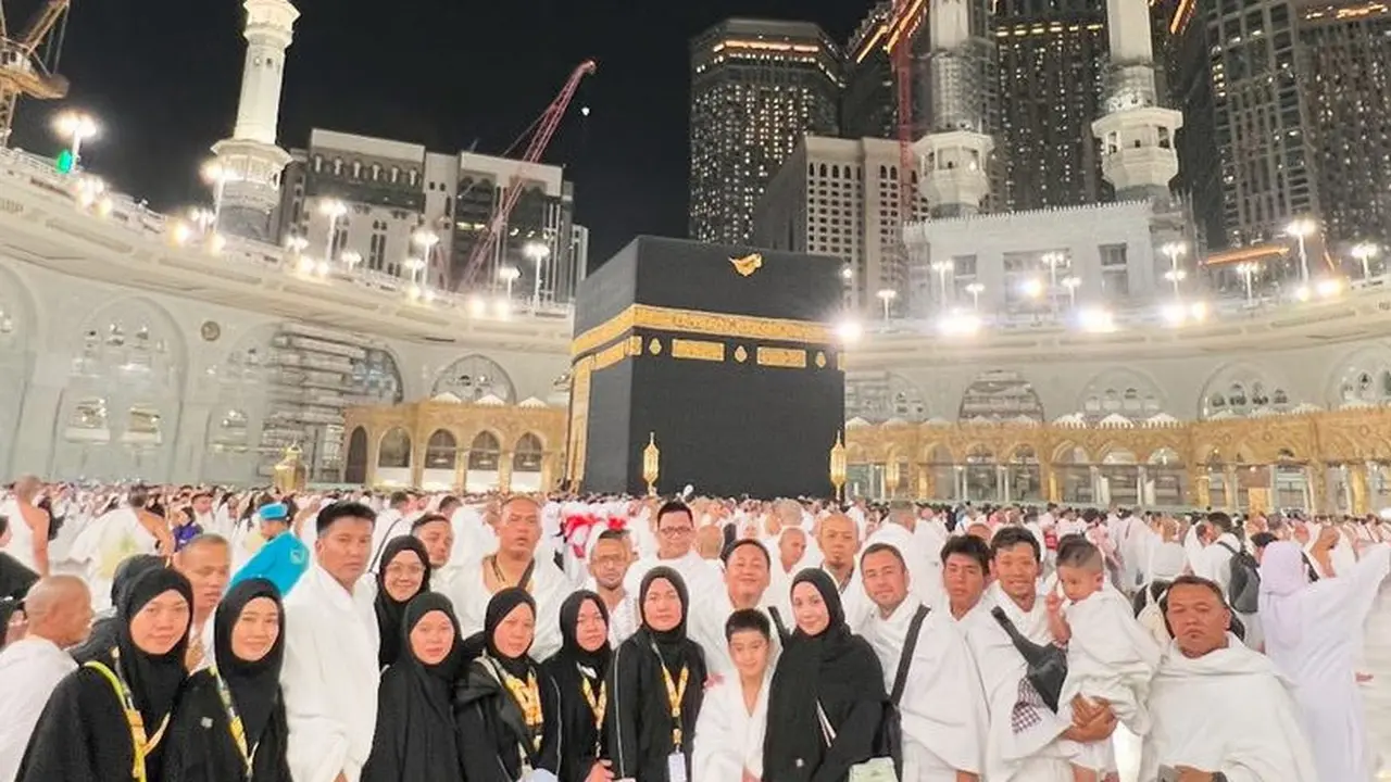 Tampilan Nagita Slavina Umrah Bersama Karyawan