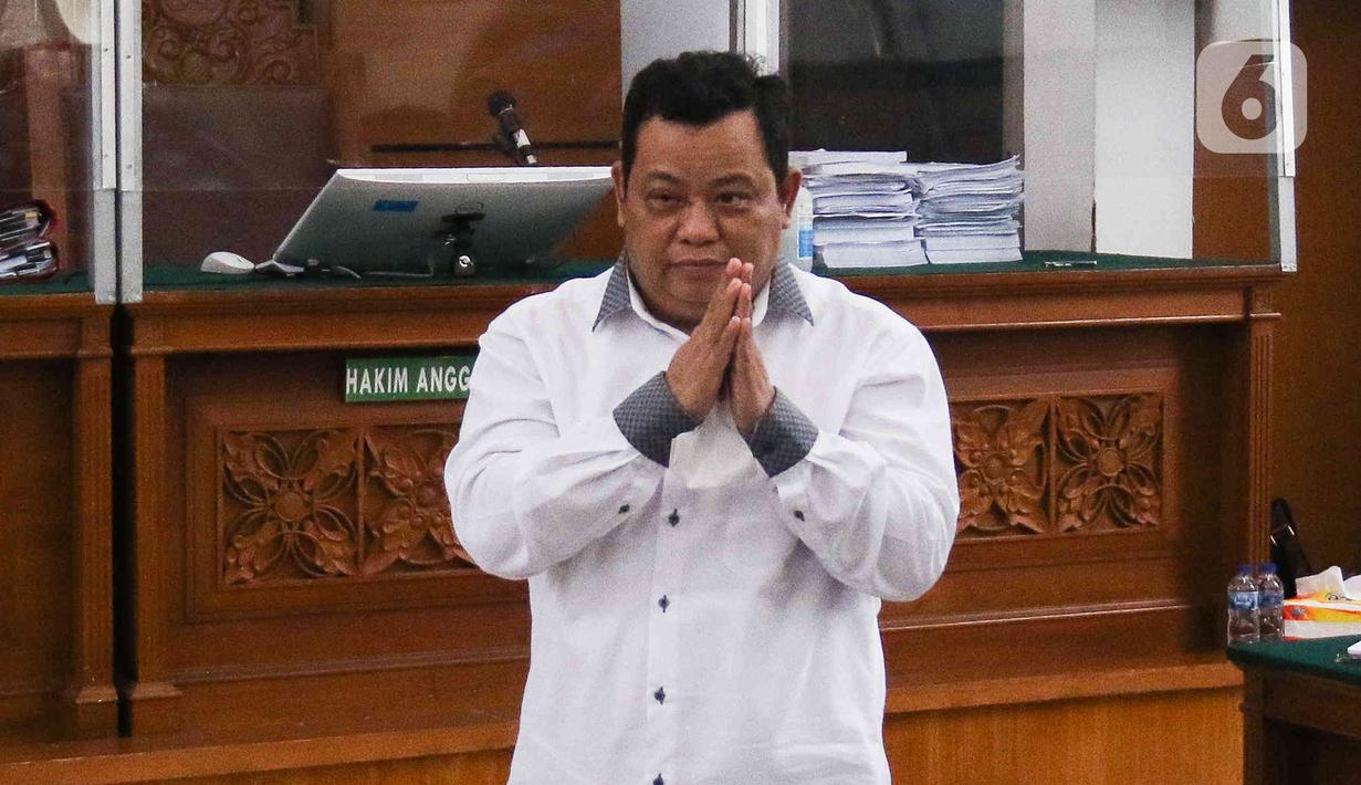 Terdakwa Kuat Ma'ruf saat menjalani  sidang tuntutan kasus pembunuhan berencana terhadap Brigadir Nofriansyah Yosua Hutabarat atau Brigair J di Pengadilan  Negeri Jakarta Selatan, Senin (16/1/2023). Kuat Ma'ruf didakwa melakukan pembunuhan berencana terhadap Brigadir J bersama-sama dengan Ferdy Sambo, Putri Candrawathi, Ricky Rizal atau Bripka RR, dan Richard Eliezer Pudihang Lumiu atau Bharada E. (Liputan6.com/Herman Zakharia)