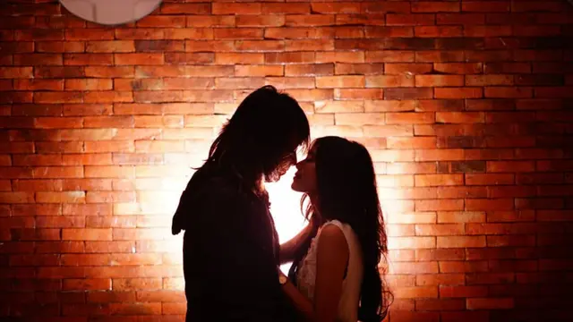Menikah dengan Fans, Ini 6 Momen Manis Bojes AFI dan Istri